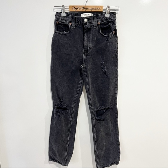 Abercrombie & Fitch Ultra High Rise 90’s Straight Jean - Picture 5 of 10